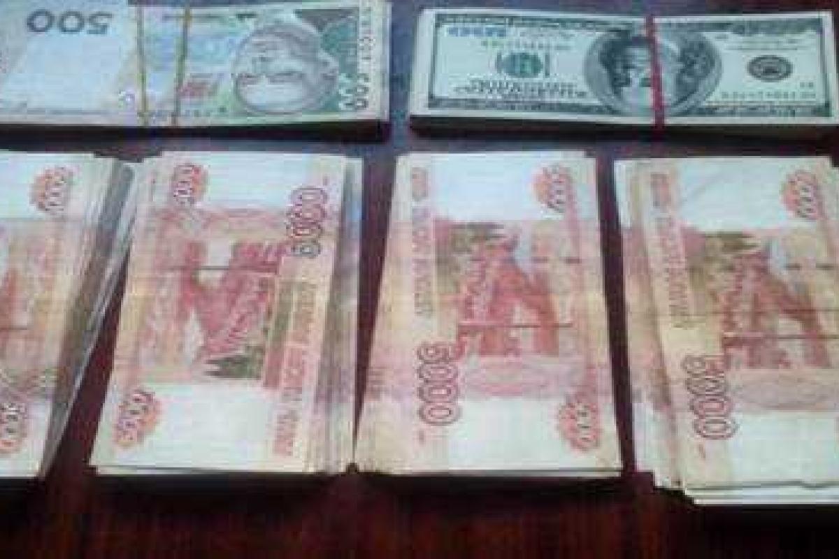 В "ДНР" пытались провезти более одного миллиона российских рублей В "ДНР" пытались провезти более одного миллиона российских рублей