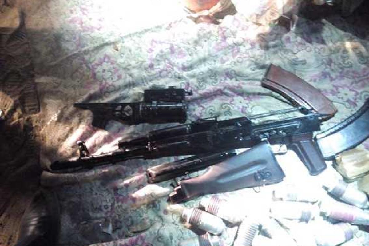 На въезде в Днепропетровск задержан автомобиль с арсеналом оружия На въезде в Днепропетровск задержан автомобиль с арсеналом оружия