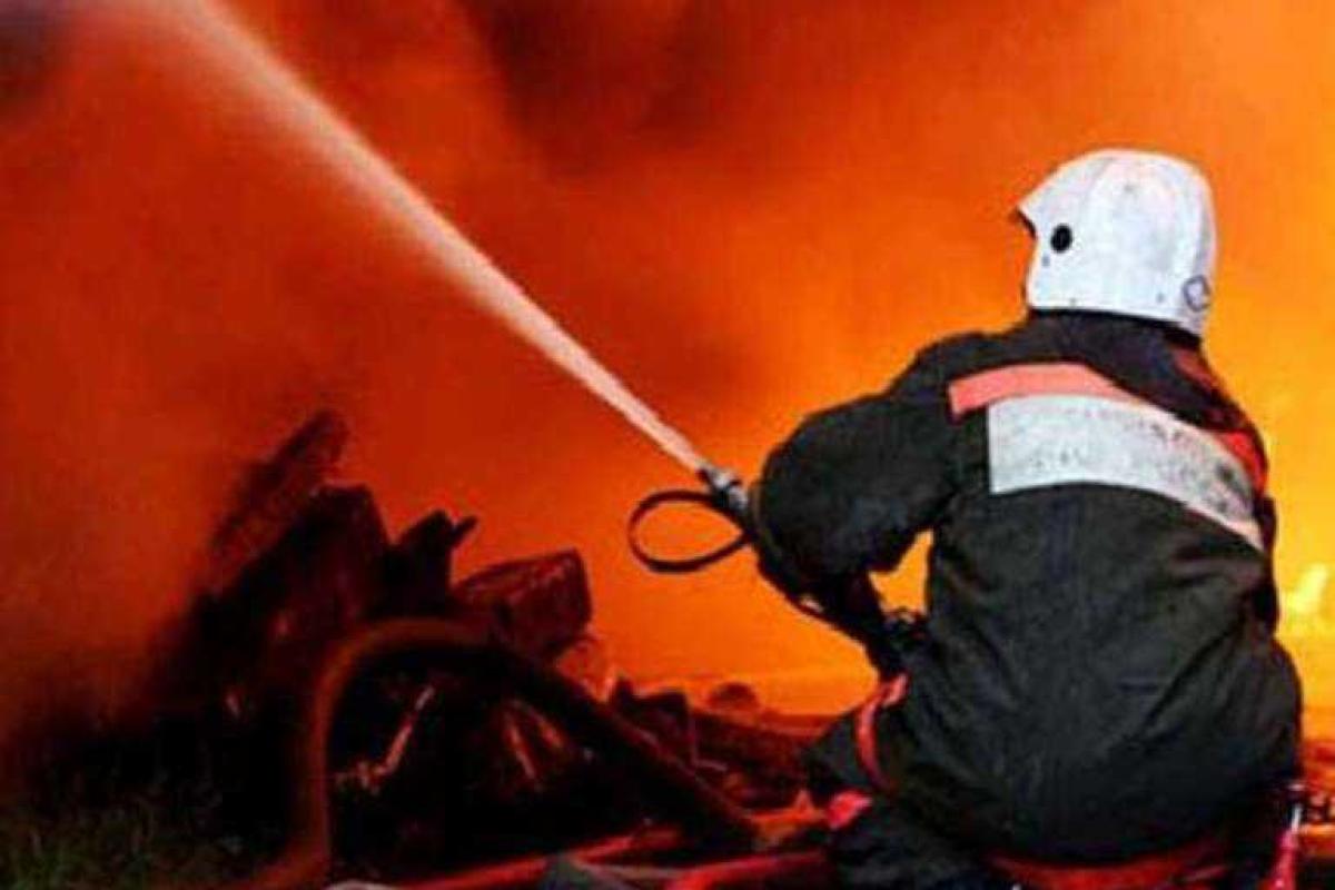 В Киеве загорелась многоэтажка В Киеве загорелась многоэтажка