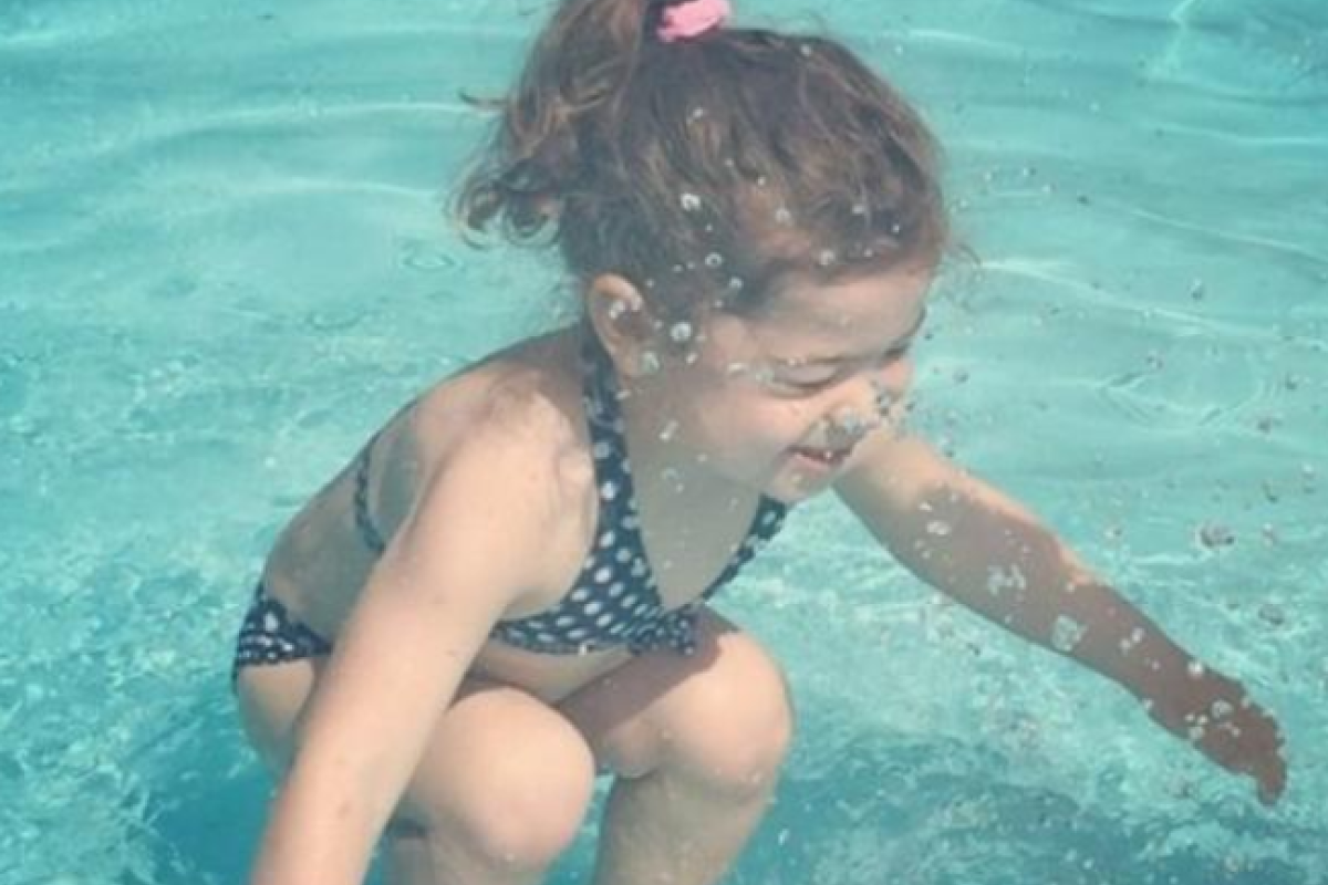 Интернет-пользователей взбудоражила загадка о "девочке под водой" 