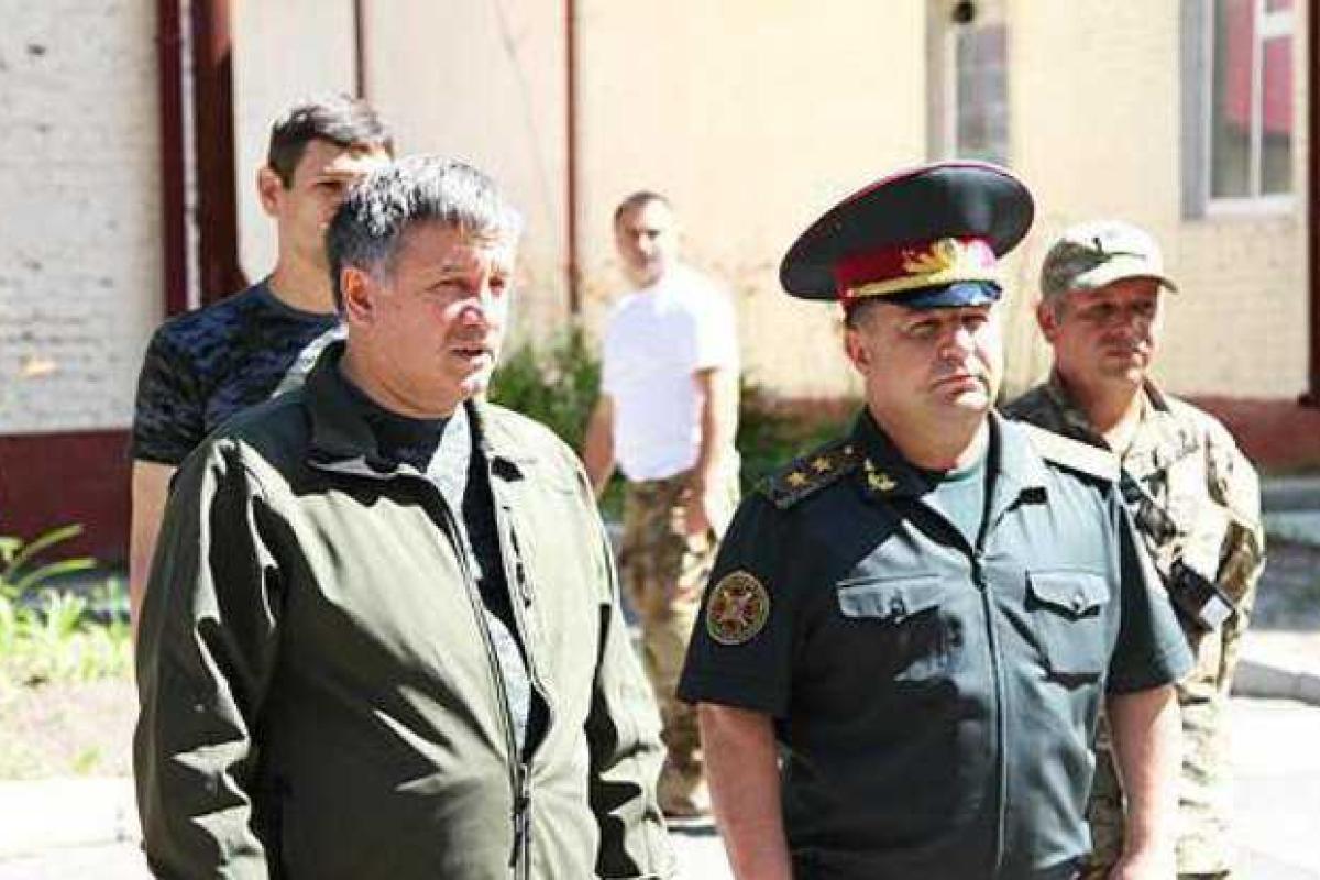 Министра МВД хотели убить: задержан руководитель батальона «Слобожанщина» Министра МВД хотели убить: задержан руководитель батальона «Слобожанщина»