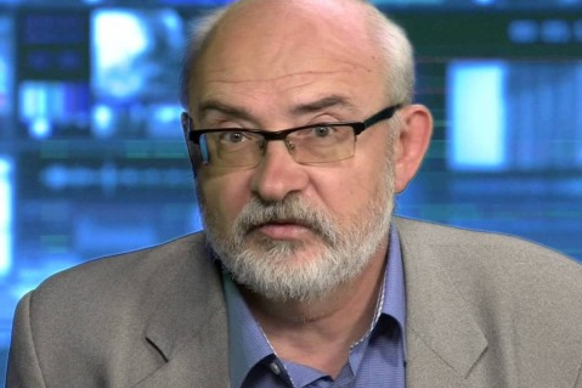 Политолог: В Украине всегда происходил олигархический грабеж, в котором участвовали и Яценюк, и Порошенко