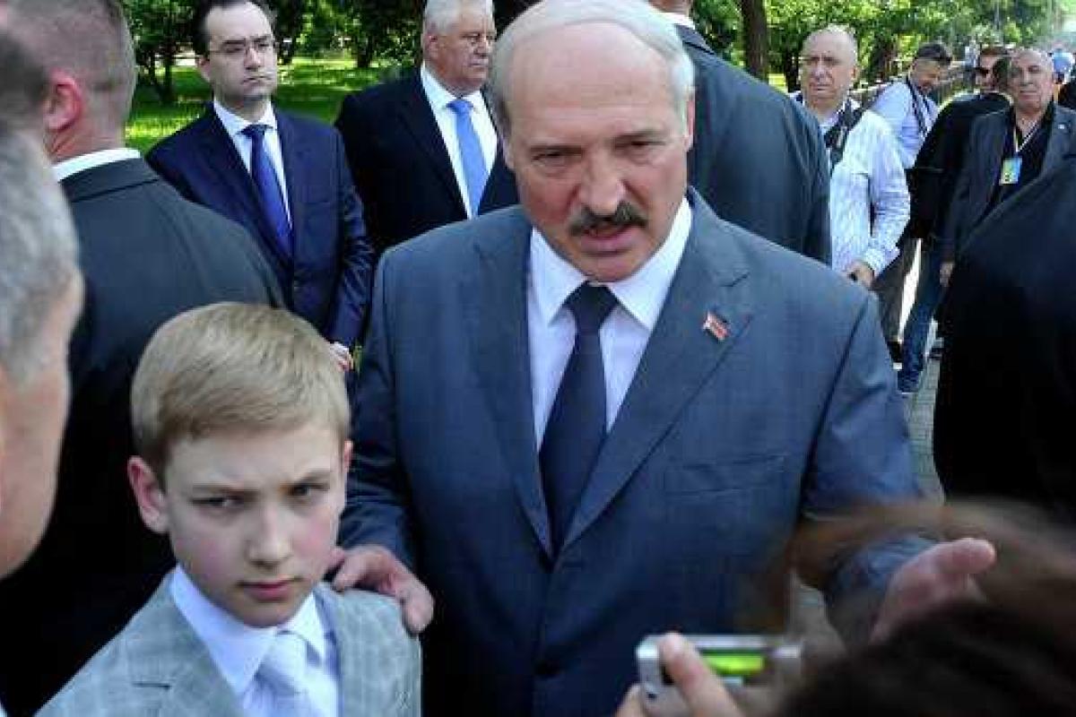 Десятилетний сын Лукашенко очаровал китайцев Десятилетний сын Лукашенко очаровал китайцев