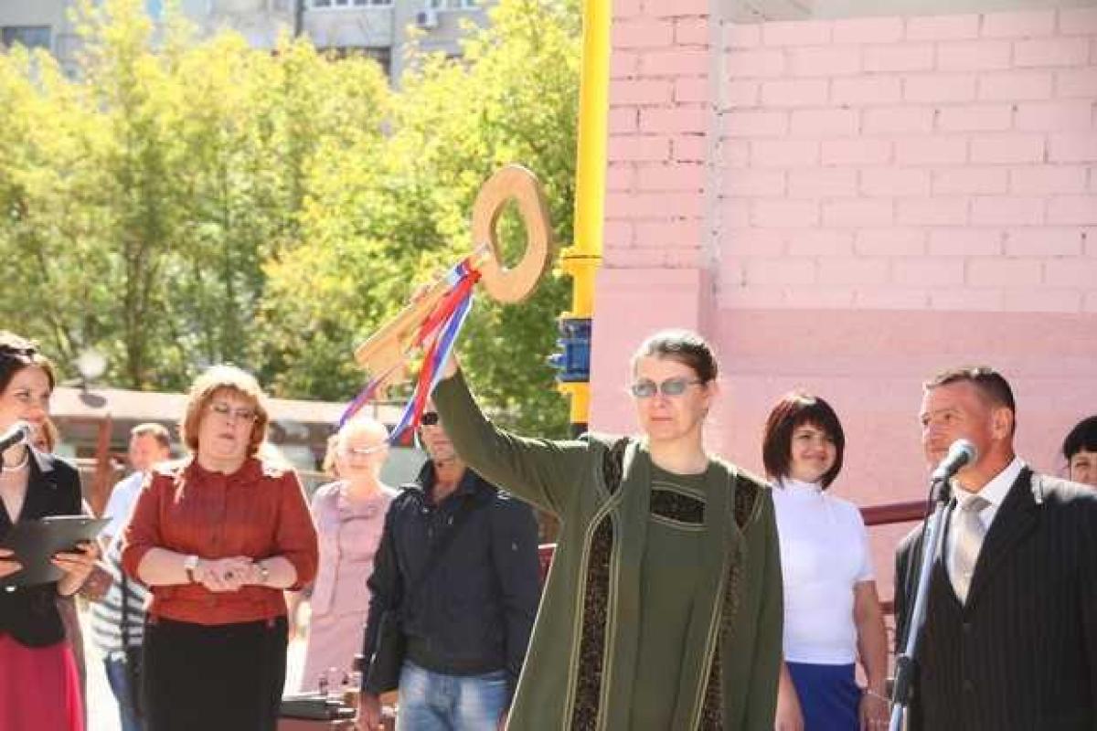 В Луганске 44 семьи заселят в "новый" дом В Луганске 44 семьи заселят в "новый" дом