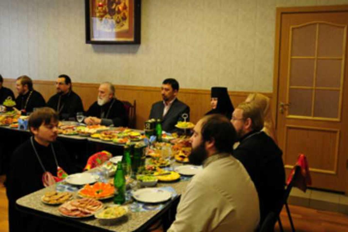 Будущий священник из Рязани пустил в ход кулаки из-за еды Будущий священник из Рязани пустил в ход кулаки из-за еды