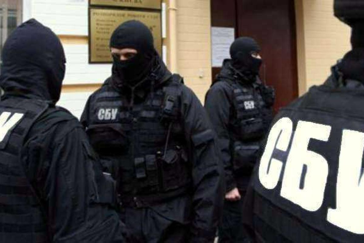 Появилось видео нападения СБУ на съемочную группу программы «Схемы»