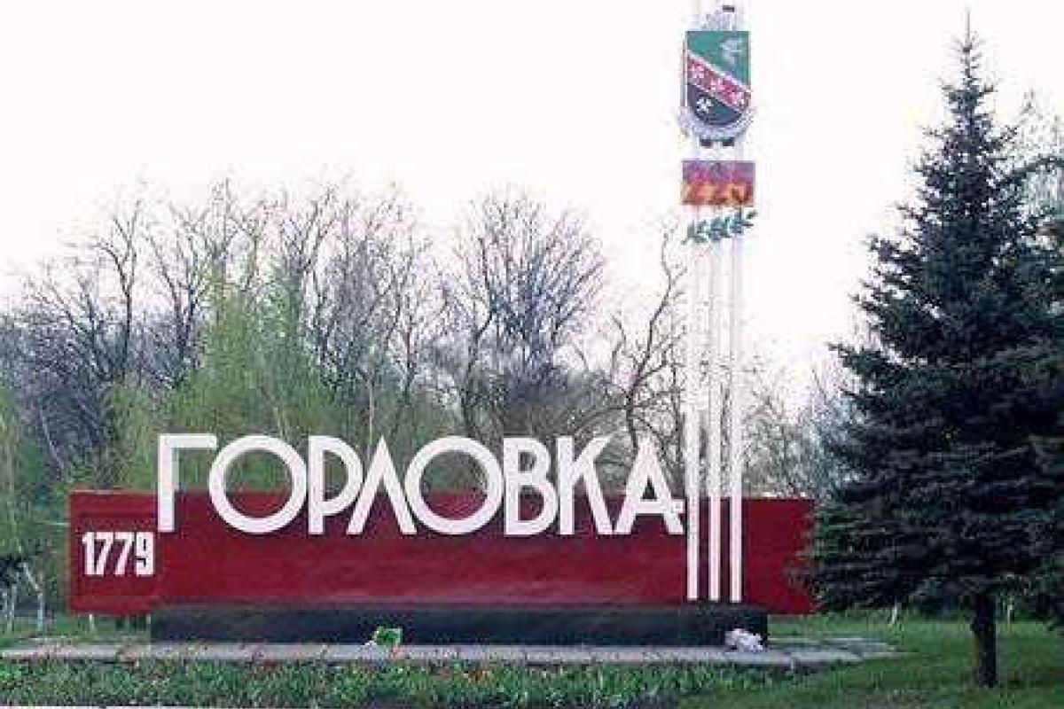 Горловка содрогается от взрывов, жители гадают: учения или война?