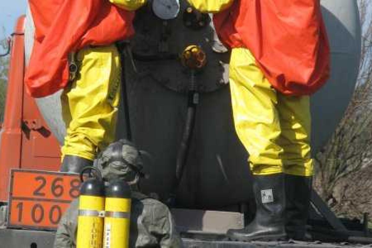 На заводе в Великом Новгороде произошел выброс аммиака На заводе в Великом Новгороде произошел выброс аммиака