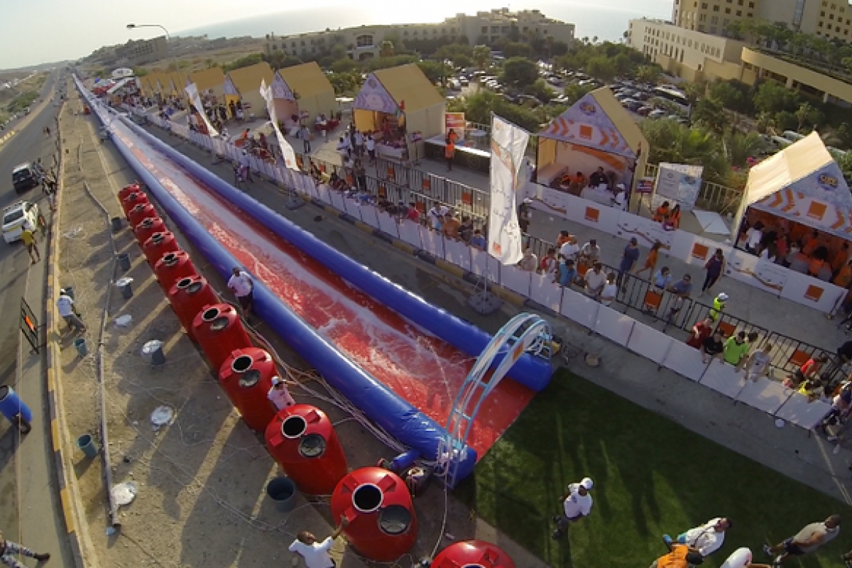 В Иордании открыли самую большую в мире водную горку В Иордании открыли самую большую в мире водную горку