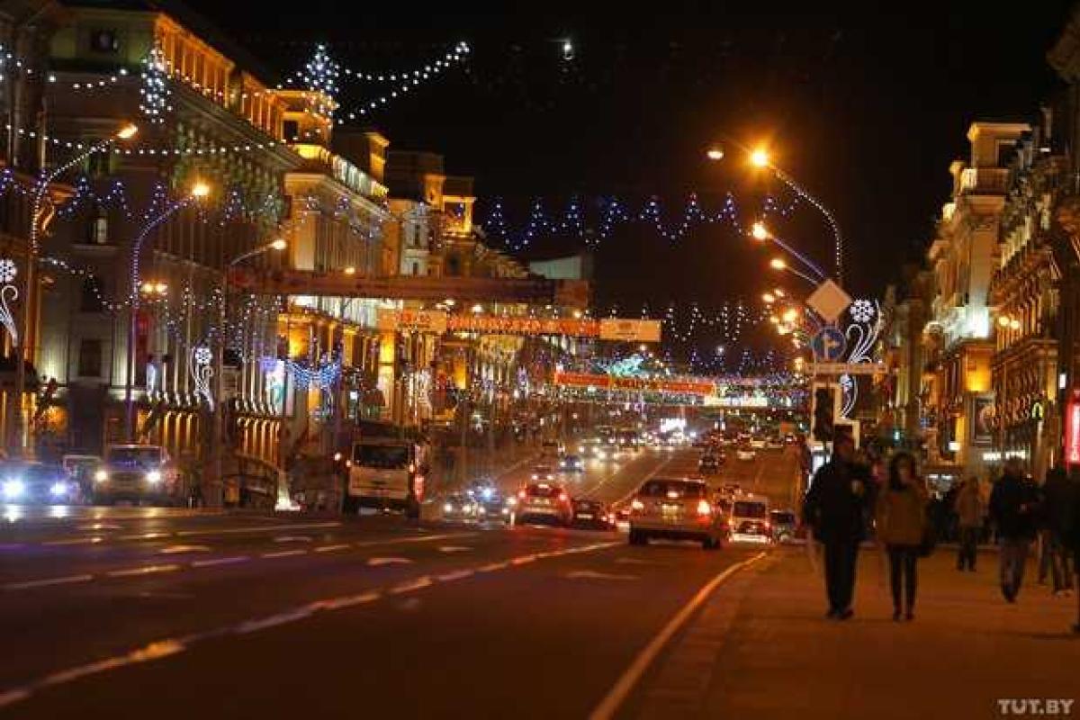В Минске на Октябрьской площади собрались протестующие В Минске на Октябрьской площади собрались протестующие