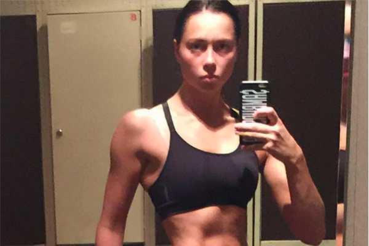 Настасья Самбурская шокировала поклонников мужеподобной фигурой