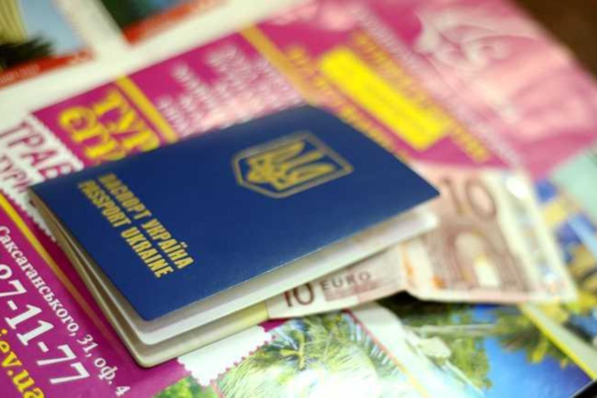 Польша увеличила выдачу многолетних виз для украинцев Польша увеличила выдачу многолетних виз для украинцев