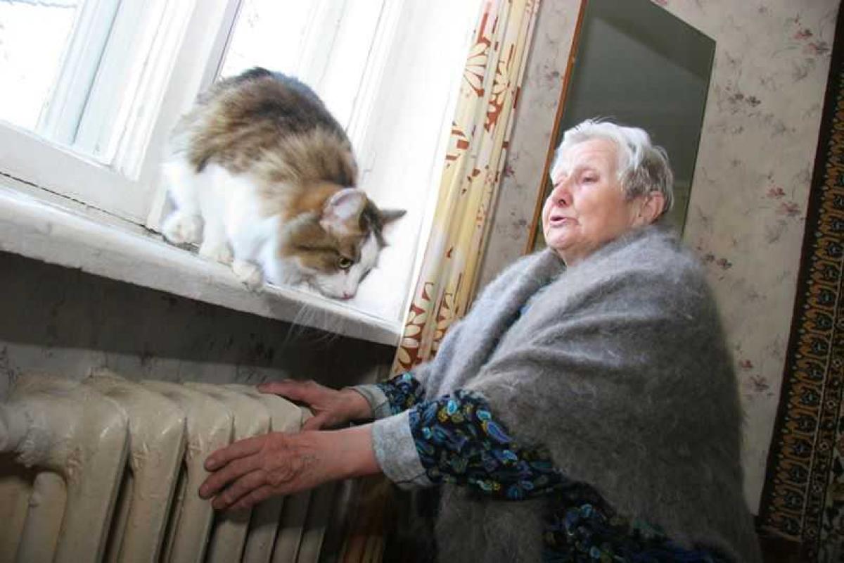 Киевляне уже начали греться: постепенно теплеют батареи