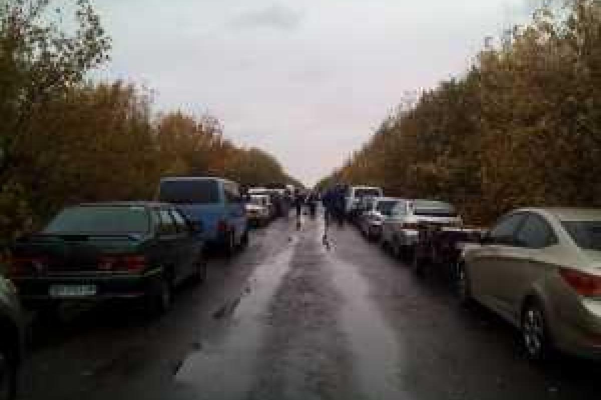 Ад на блокпостах в зоне АТО: люди опаздывают на поезда и спят в авто