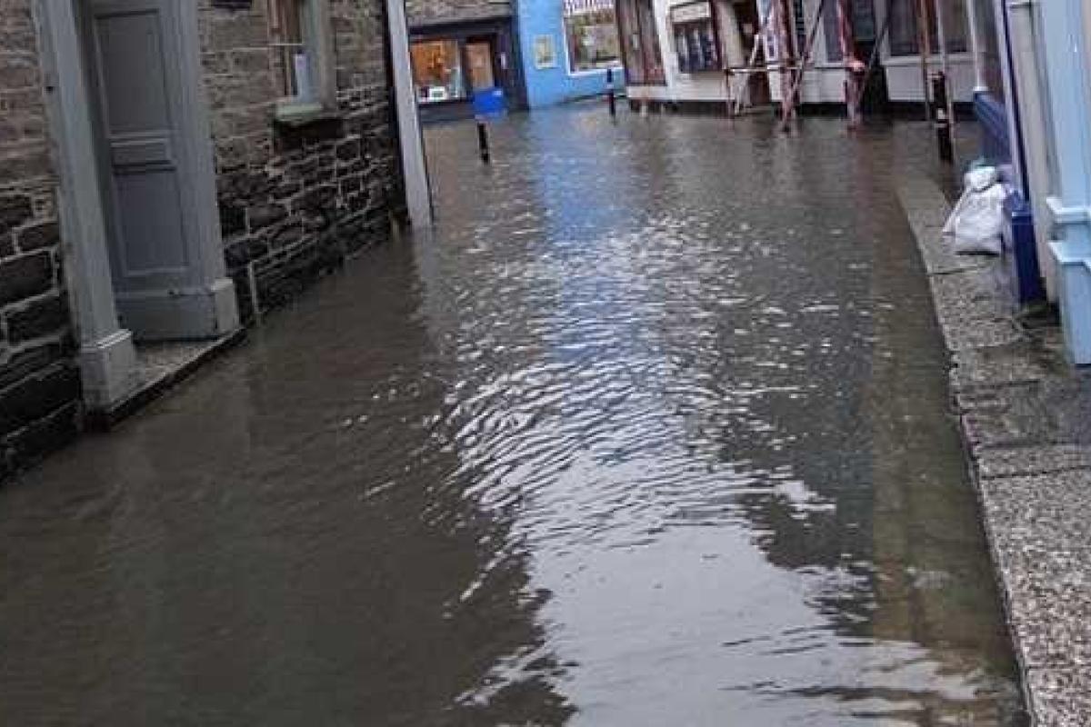 СМИ: число жертв наводнения во Франции составляет уже 19 человек