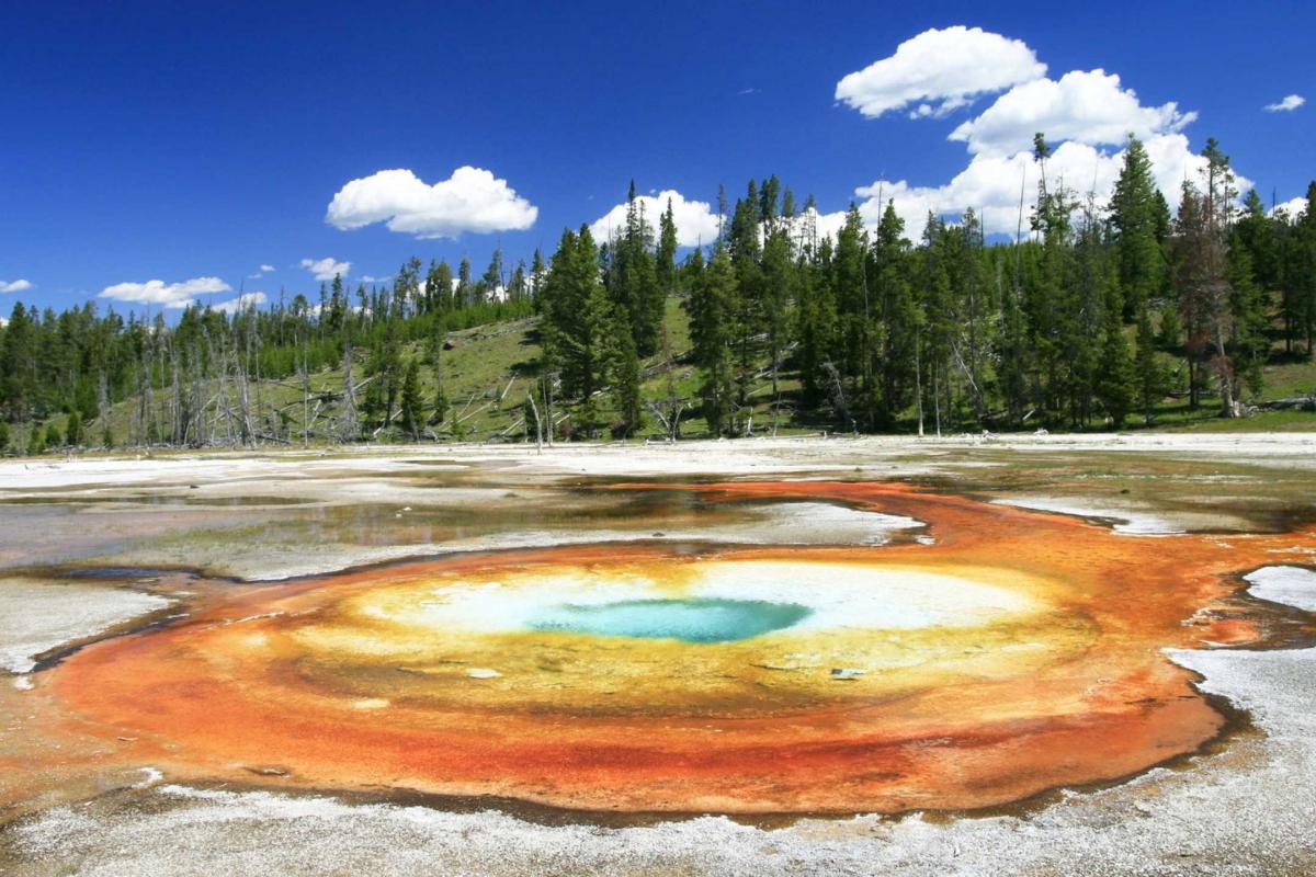 В Йеллоустоуне проснулся Гигантский гейзер. Видео