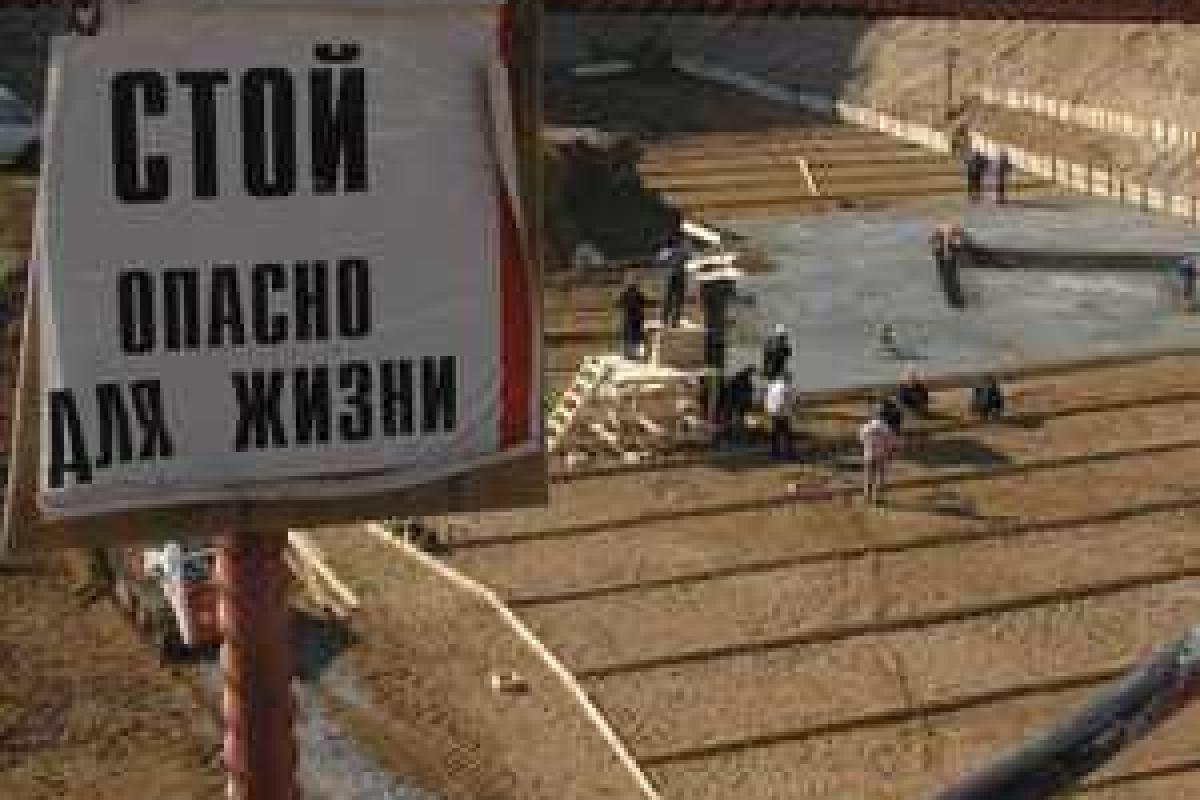 В России рухнул третий за два дня башенный кран, на этот раз в Таганроге