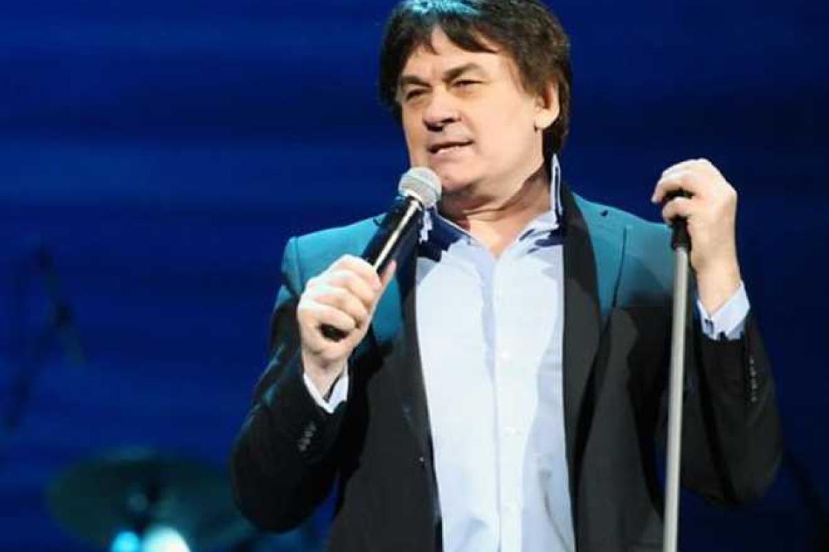 Александр Серов показал публике свою дочь