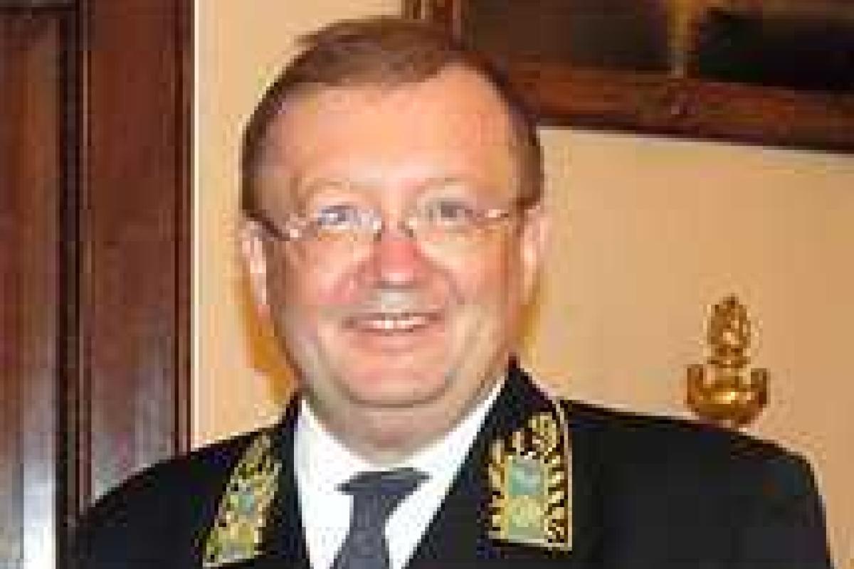 Великобритания заморозила почти все политические контакты с Россией