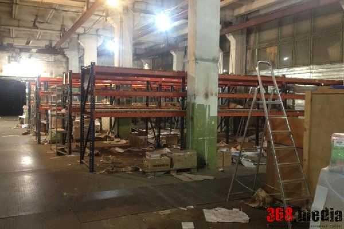 В Киеве обнаружили подпольную типографию и 400 тонн книг В Киеве обнаружили подпольную типографию и 400 тонн книг