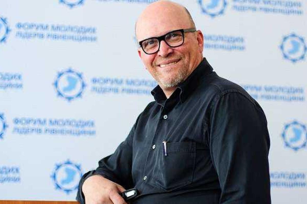 Страсти на трассе Киев-Чоп: неизвестные пытались столкнуть авто Романа Зварича