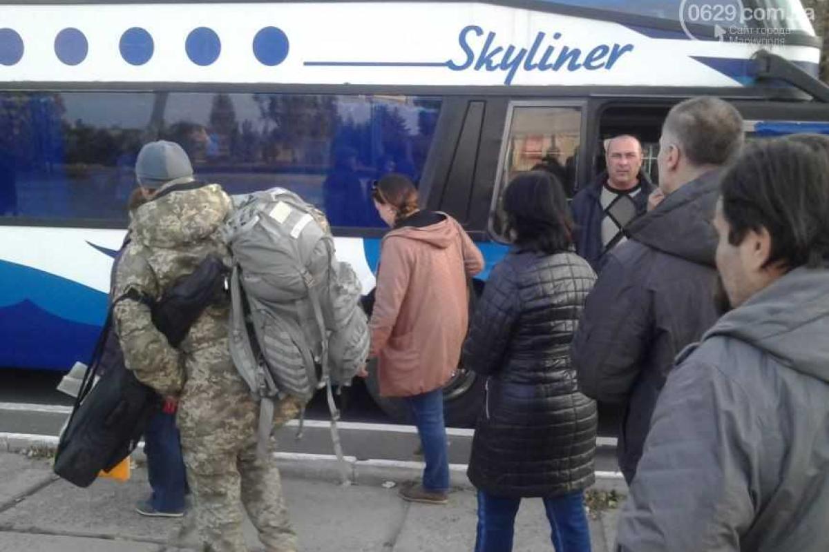 Недовольные мариупольцы отправились в Киев на акцию протеста