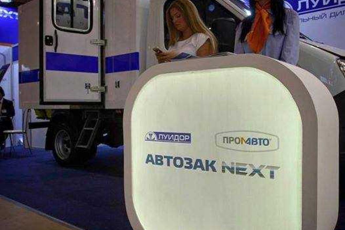 В России выпустили новый автозак, из которого трудно сбежать В России выпустили новый автозак, из которого трудно сбежать