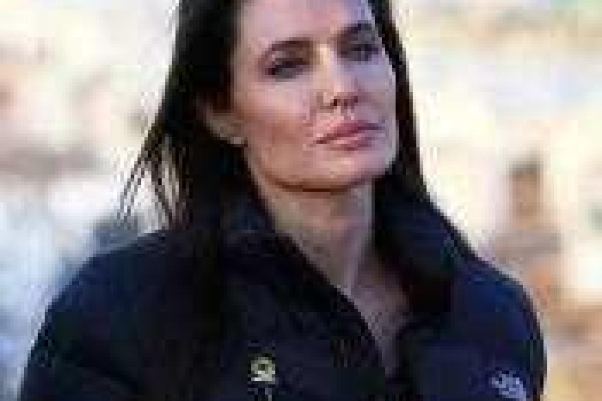 Анджелина Джоли весит всего лишь 37 килограммов