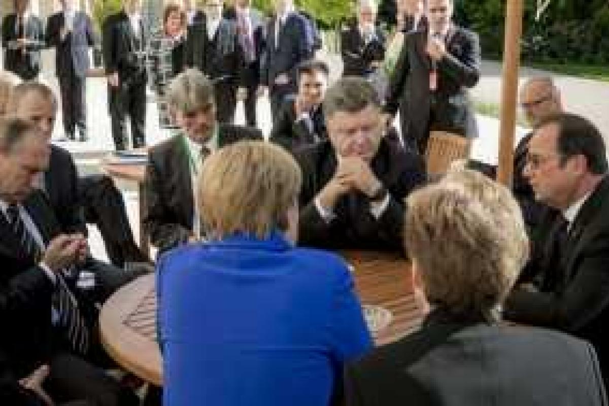 Техника на Донбассе будет отведена в течение 41 суток - Порошенко