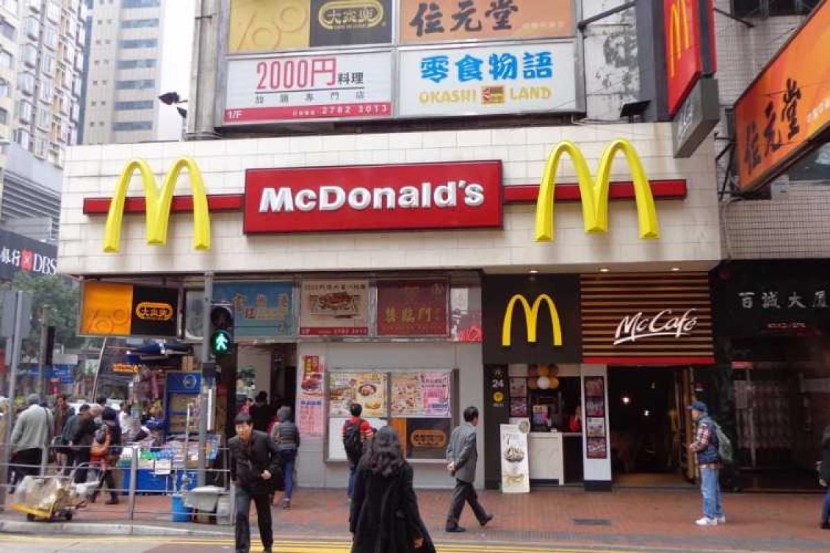 Гонконг: в McDonald’s целых 7 часов сидела мертвая женщина