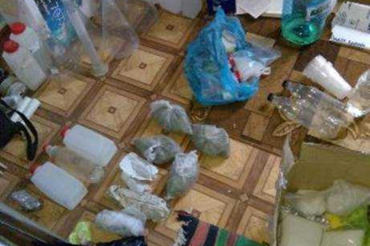В Лисичанске в огромных масштабах изготавливали и сбывали марихуану и амфетамин В Лисичанске в огромных масштабах изготавливали и сбывали марихуану и амфетамин