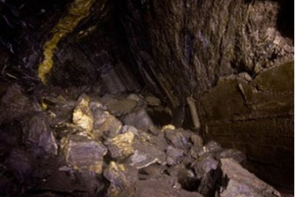 В Индонезии обрушилась шахта, под завалами находятся люди