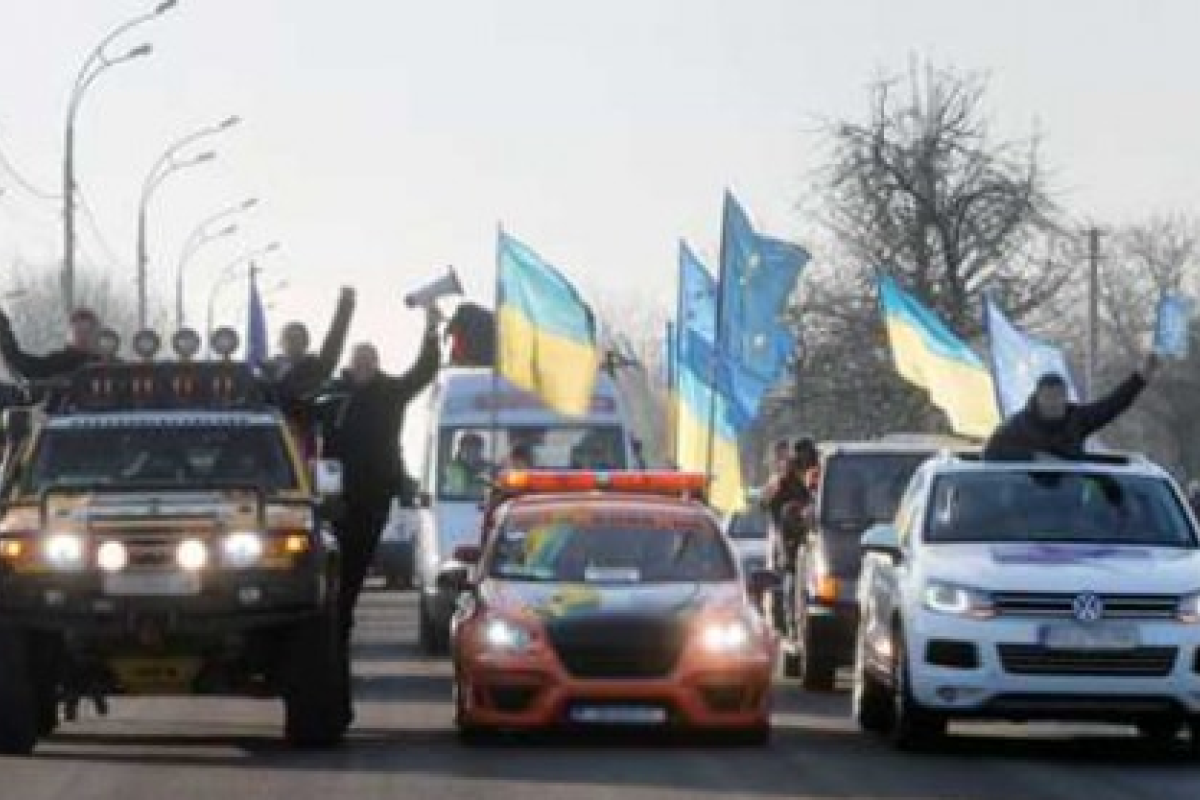Автомайдан устроит "хэллоуинский" автопробег к дому Порошенко Автомайдан устроит "хэллоуинский" автопробег к дому Порошенко