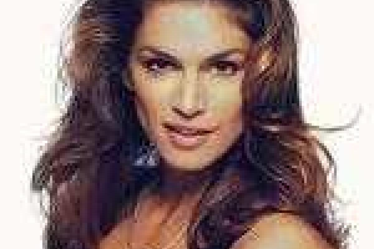 Синди Кроуфорд сфотографировалась обнаженной