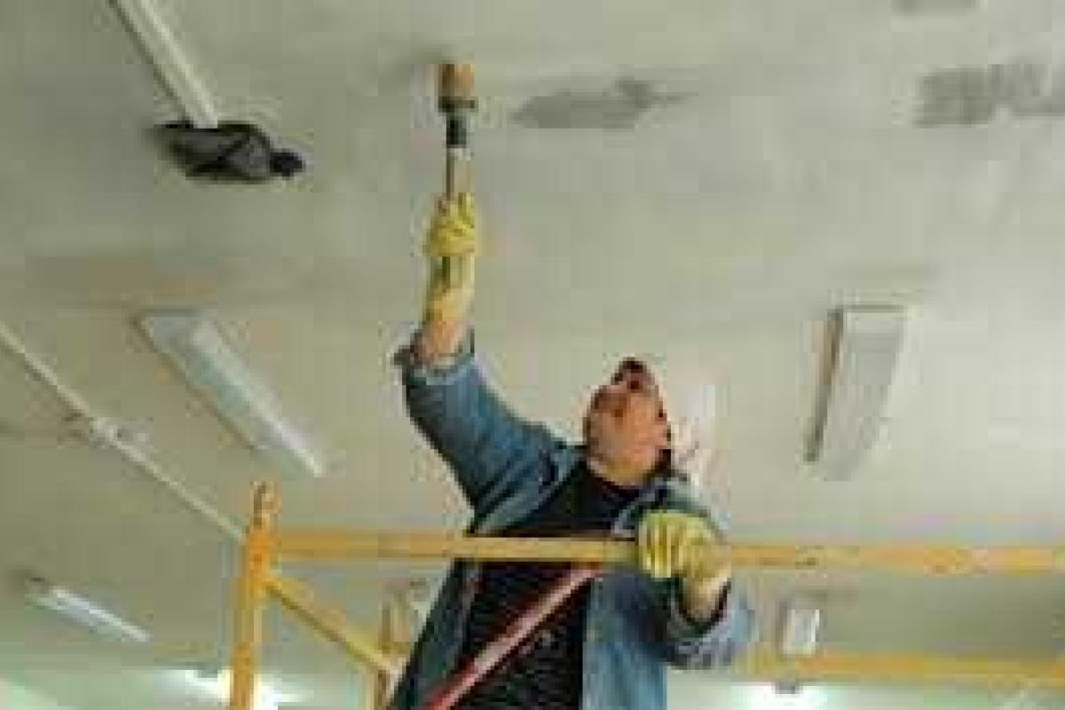 Яценюк поручил провести ремонт школ не за счет поборов с родителей Яценюк поручил провести ремонт школ не за счет поборов с родителей