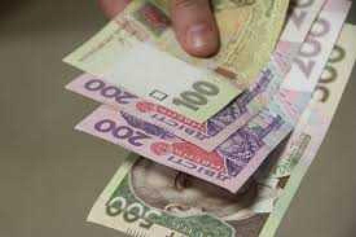 В Черновцах люди с зелеными папками предлагают пенсионерам по 250 грн за голос, - КИУ В Черновцах люди с зелеными папками предлагают пенсионерам по 250 грн за голос, - КИУ
