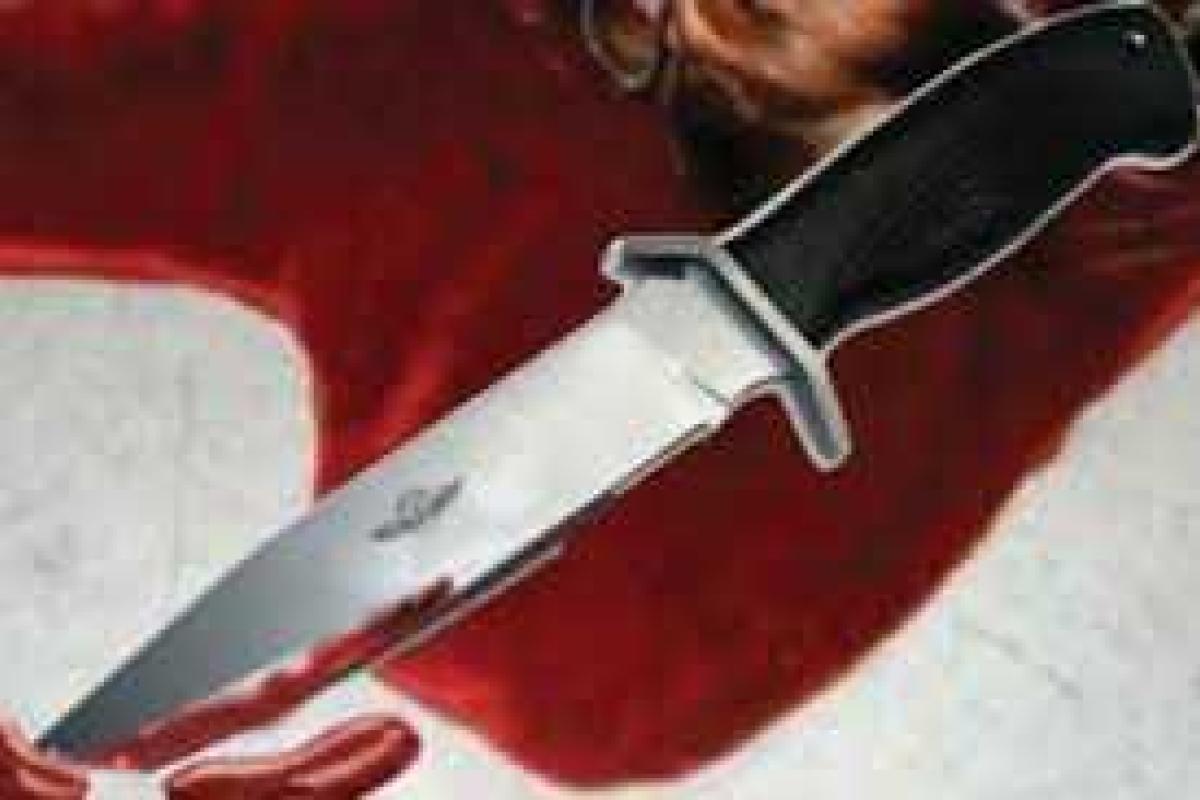 На Луганщине женщина подрезала пьяную подругу На Луганщине женщина подрезала пьяную подругу