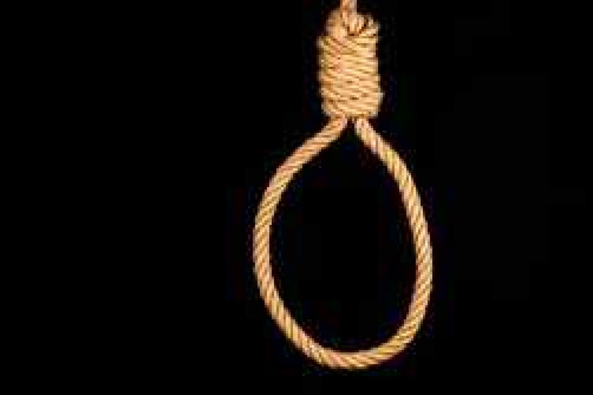 В Киеве мужчина пытался повеситься прямо на работе В Киеве мужчина пытался повеситься прямо на работе