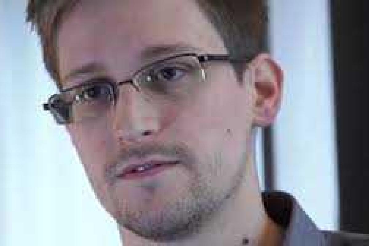 В Британии работает новейшая система прослушки "Смурфики", - Сноуден В Британии работает новейшая система прослушки "Смурфики", - Сноуден