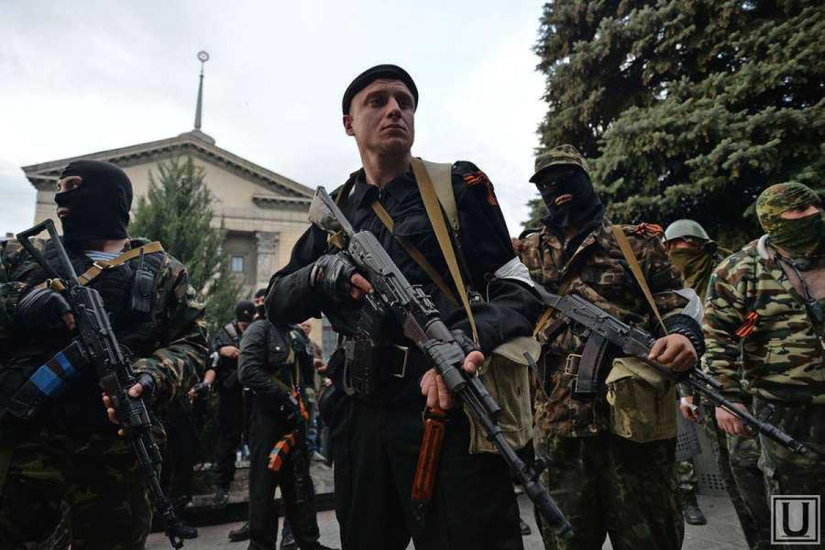 Луганчане отмечают "пополнение" в рядах "защитников русского мира" Луганчане отмечают "пополнение" в рядах "защитников русского мира"