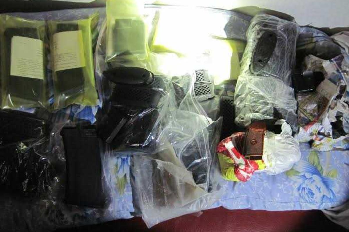 76-летний предприимчивый пенсионер пытался провезти около 100 комплектующих к оружию 76-летний предприимчивый пенсионер пытался провезти около 100 комплектующих к оружию