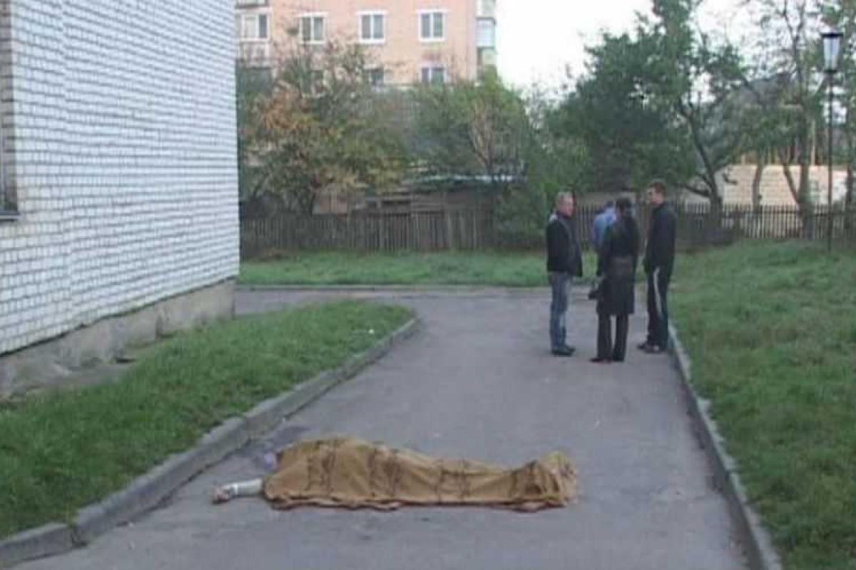 В России школьница спрыгнула с 14-го этажа