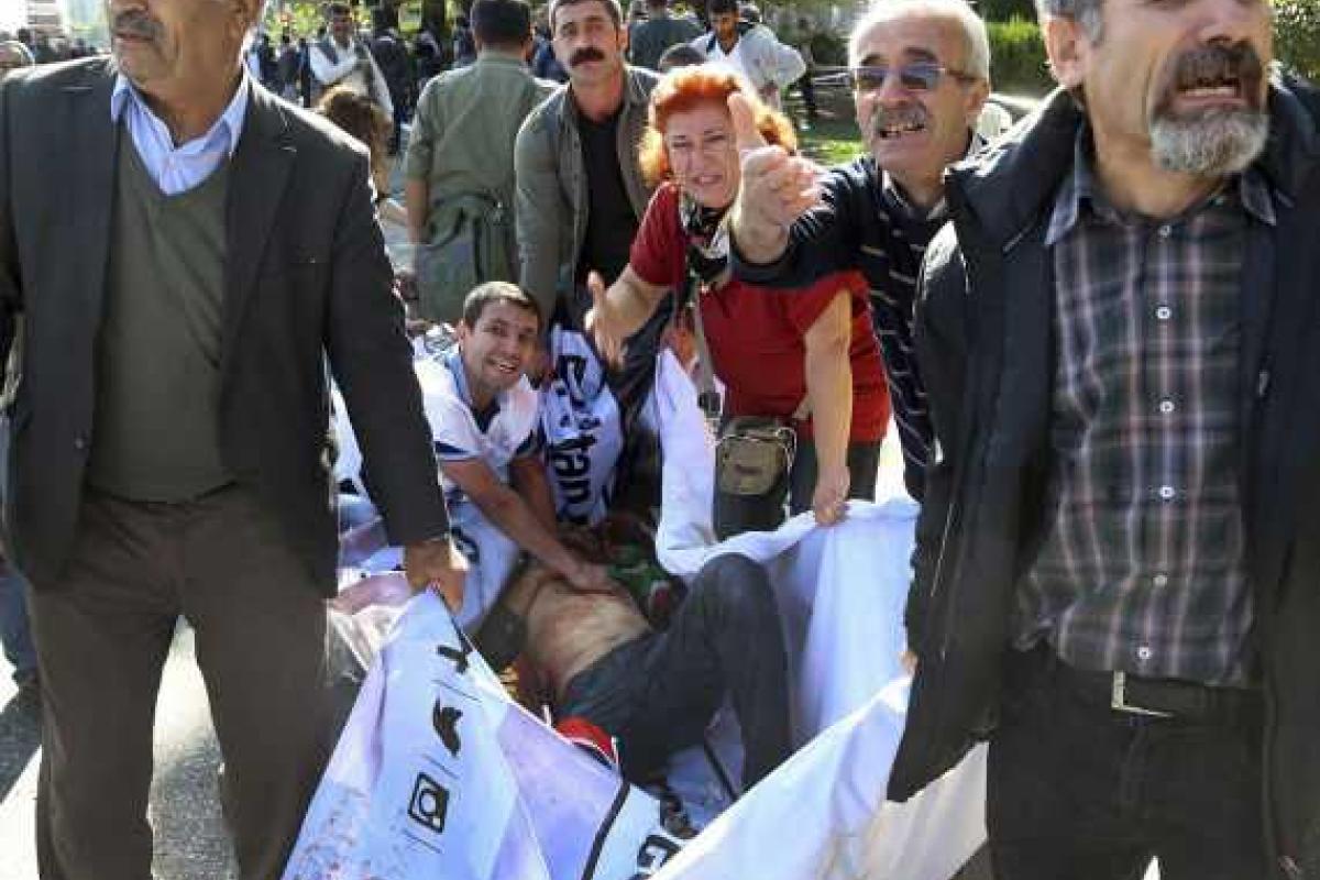 Жертвами теракта в Анкаре уже стали 47 человек Жертвами теракта в Анкаре уже стали 47 человек