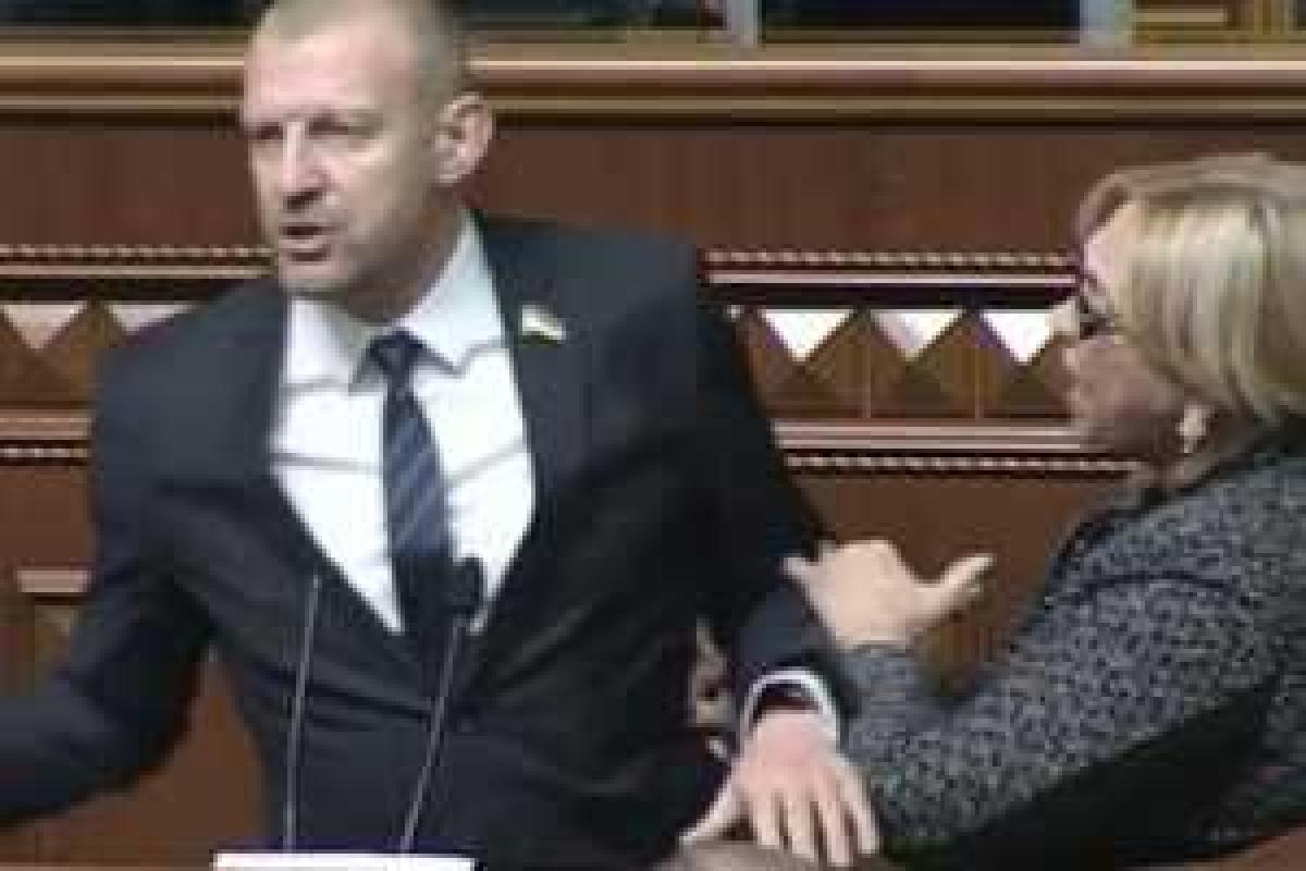 Видео драки Тетерука и Кужель в Раде набирает популярности в сети Видео драки Тетерука и Кужель в Раде набирает популярности в сети