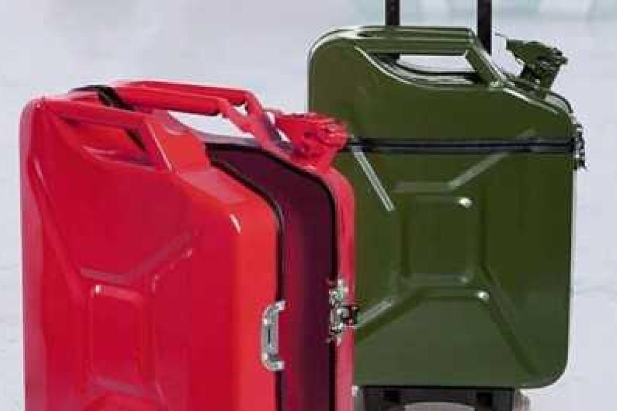 В России новый тренд - чемоданы в виде канистры В России новый тренд - чемоданы в виде канистры