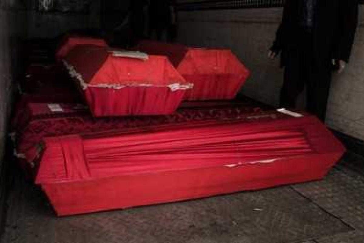 Блогер: ВСУ задержали фуру контрабандных гробов, которые перевозили в «ДНР» Блогер: ВСУ задержали фуру контрабандных гробов, которые перевозили в «ДНР»