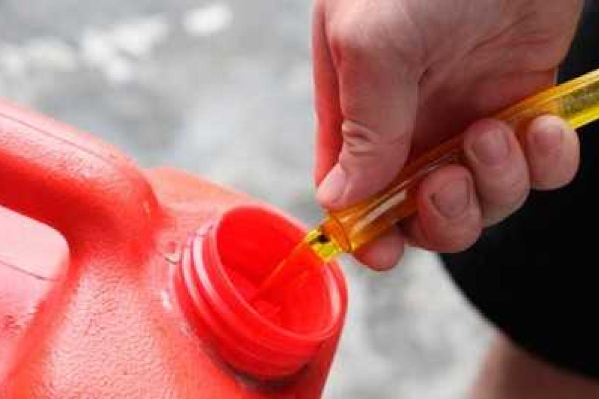 Жители «ДНР» придумали, как "добывать" бензин Жители «ДНР» придумали, как "добывать" бензин