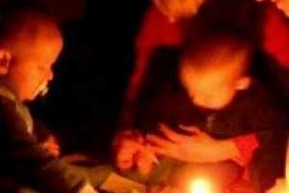 В Крыму резко подорожали свечи и батарейки