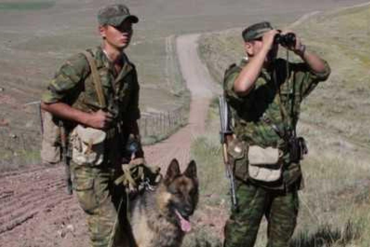 Два пьяных казаха сделали подкоп в Китай, чтобы обсудить с другом деловое предложение Два пьяных казаха сделали подкоп в Китай, чтобы обсудить с другом деловое предложение