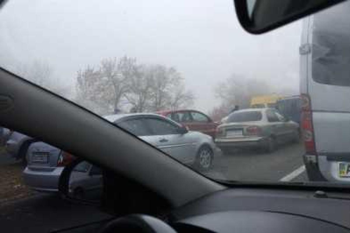 Очередь на трассе Донецк-Мариуполь не уменьшается Очередь на трассе Донецк-Мариуполь не уменьшается